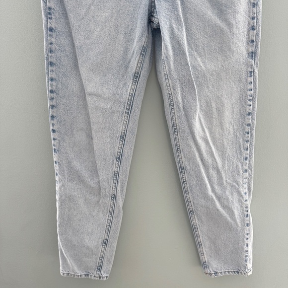Urban Outfitters BDG Light Wash High-Rise Mom Jeans - Picture 3 of 10
